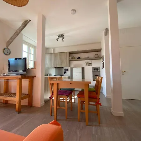 Firefly Bay Flat - Cozy A Few Steps From Maggiore شقة *