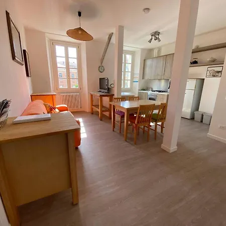 Firefly Bay Flat - Cozy A Few Steps From Maggiore شقة أرونا