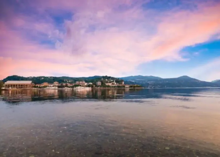 Lägenhet Firefly Bay Flat - Cozy A Few Steps From Maggiore Arona