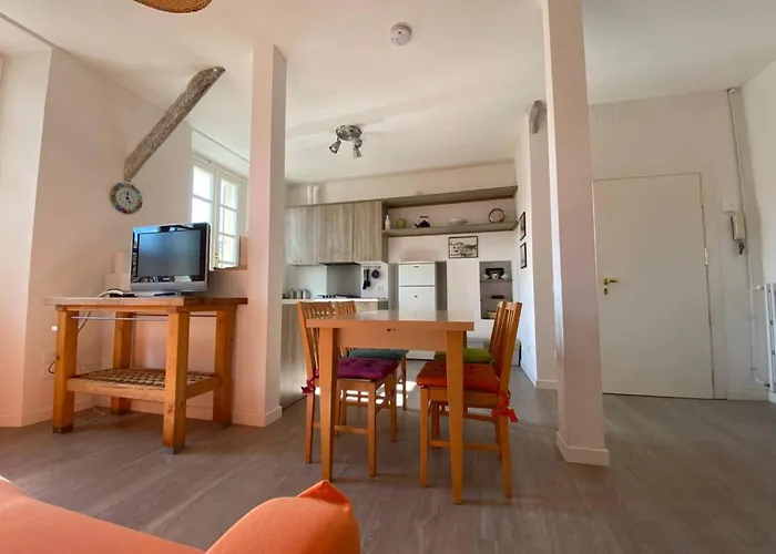 Firefly Bay Flat - Cozy A Few Steps From Maggiore Lägenhet *